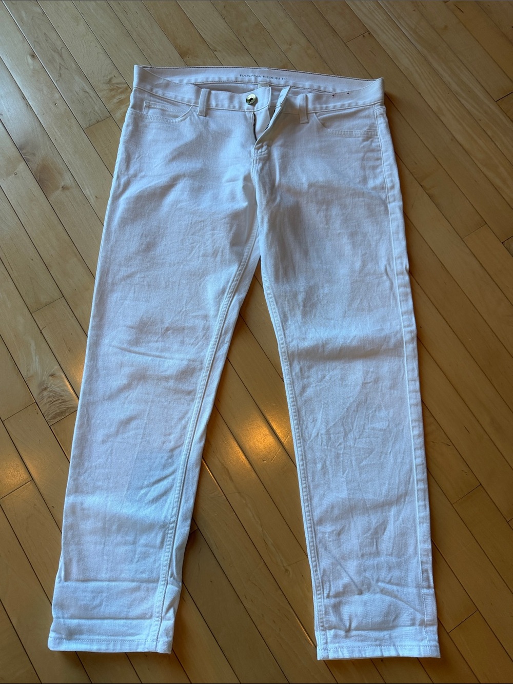 Banana Republic WhiteStretch Jeans that can be cuffed or worn straight